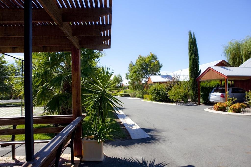 Hotel Perricoota Vines Retreat Moama Zimmer foto