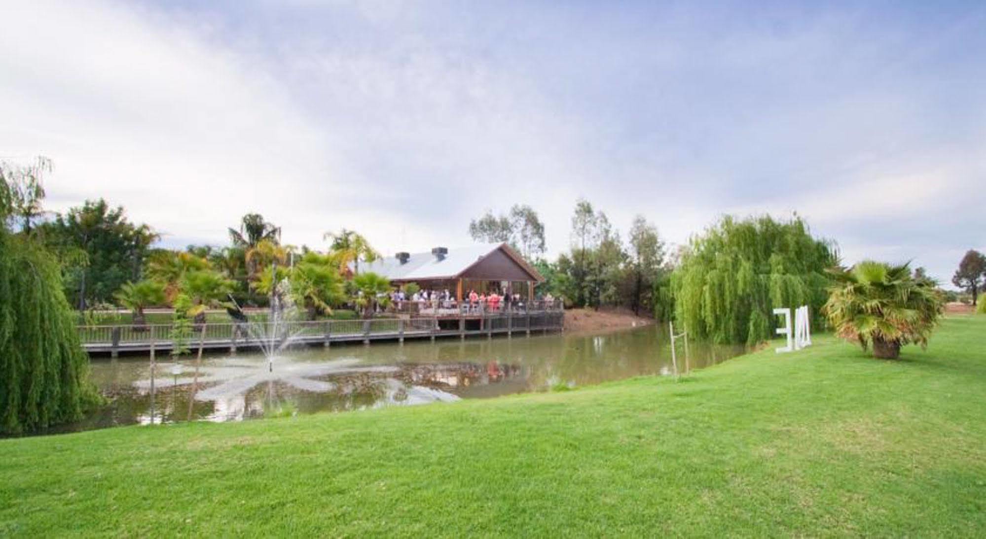 Hotel Perricoota Vines Retreat Moama Exterior foto